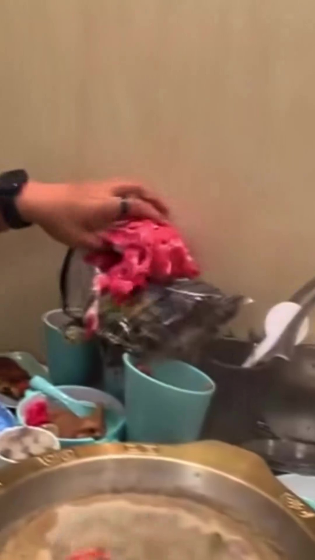 Pelanggan Kantoi Curi Tapau Makanan Hotspot, Udang, Daging & Tiram Padat 1 Beg