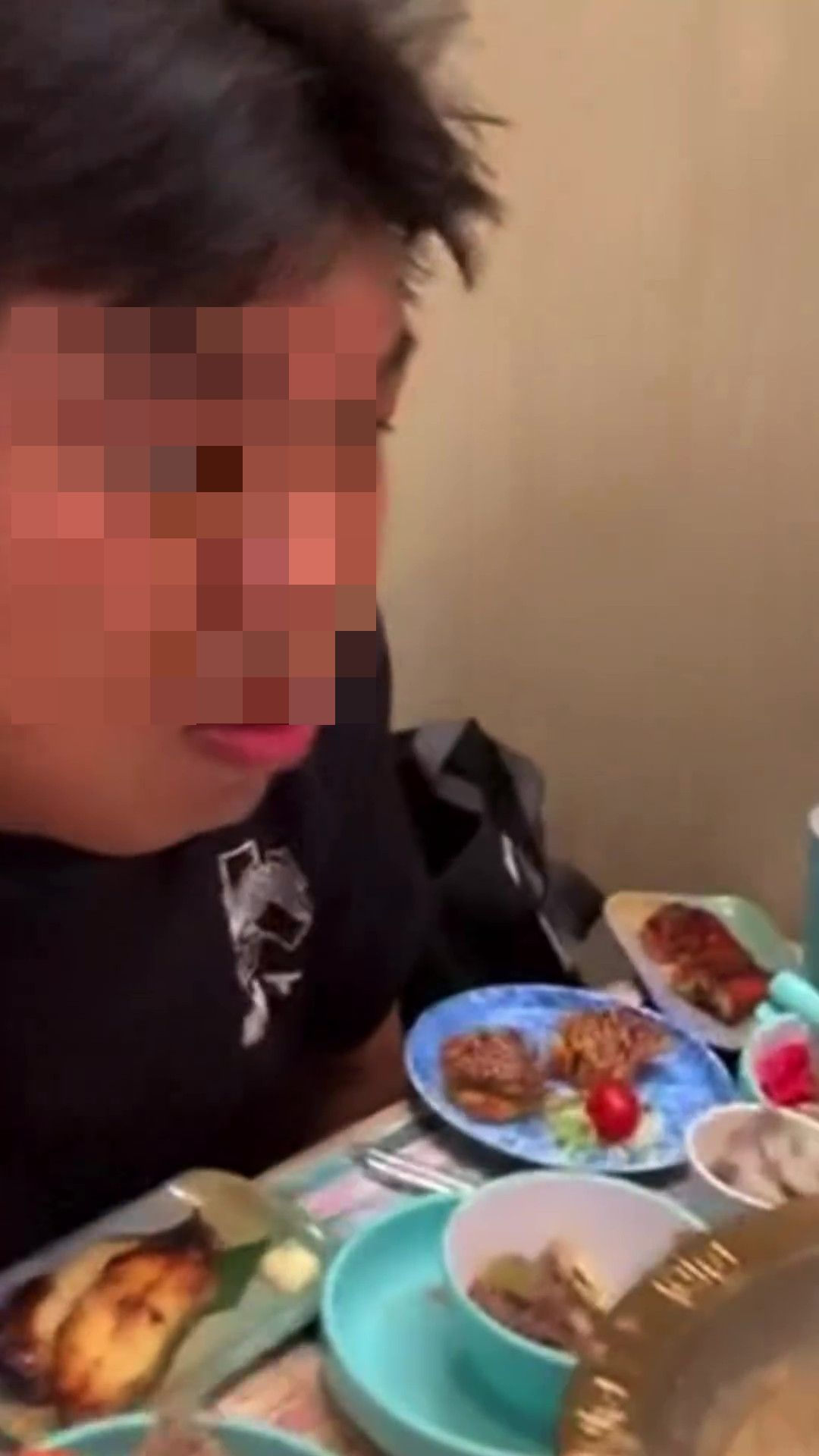 Pelanggan Kantoi Curi Tapau Makanan Hotspot, Udang, Daging & Tiram Padat 1 Beg