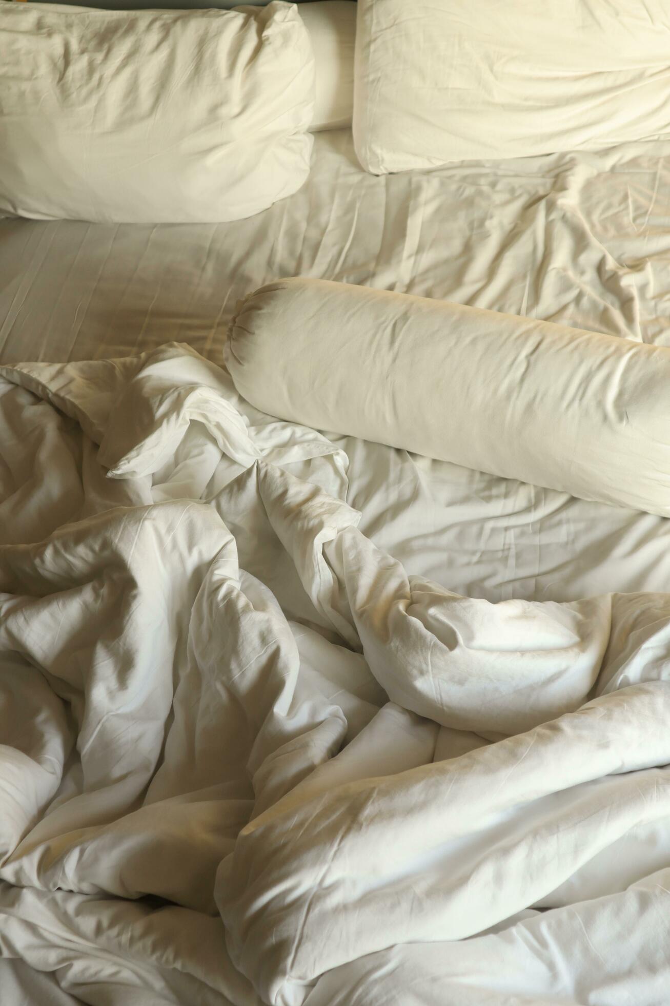 Selimut Bergulung! Pasangan Baru Tunang Ditangkap Khalwat Saat Ibu Balik Kampung