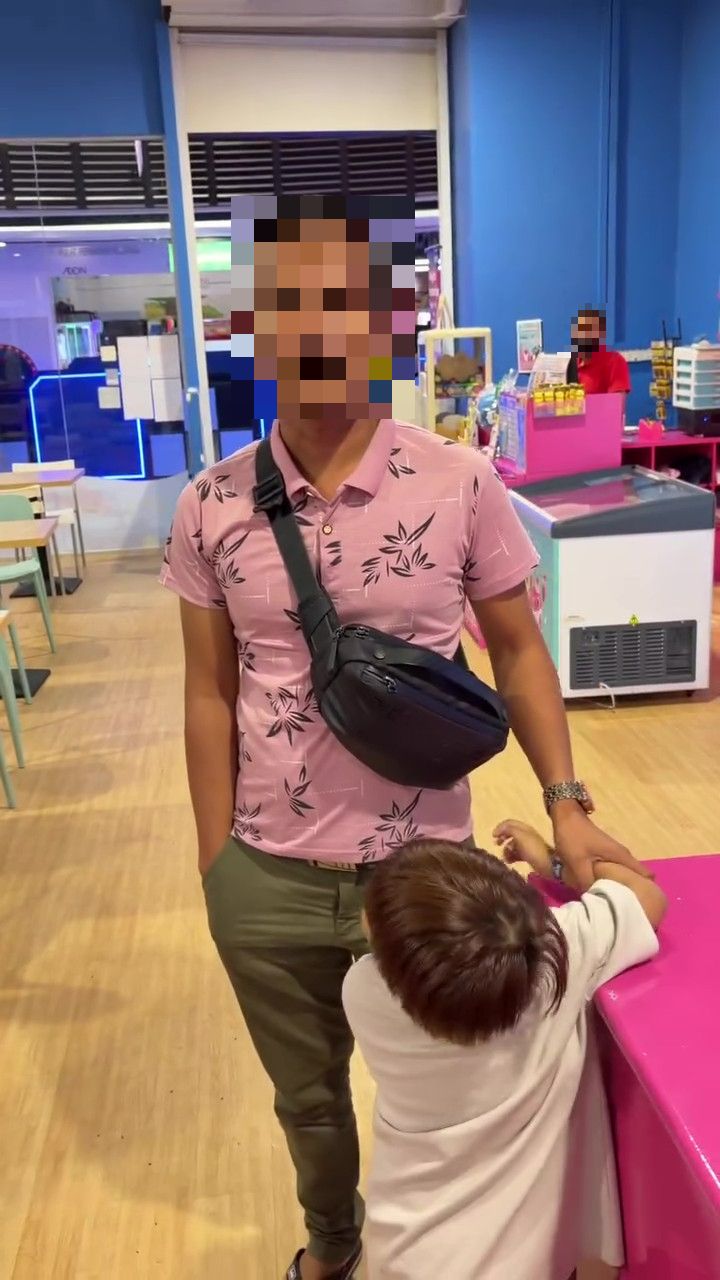 Anak Ditinggal 3 Jam Di Indoor Playground Menangis Lapar, Ibu Ayah Pergi Makan