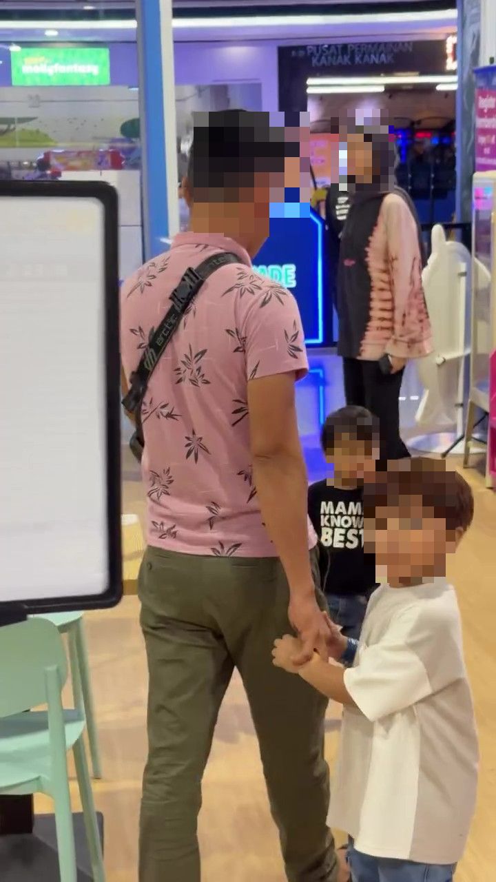 Video Lain Kejadian Di Indoor Playground, Skandal Bapa Berkali Kata Usah Rakam