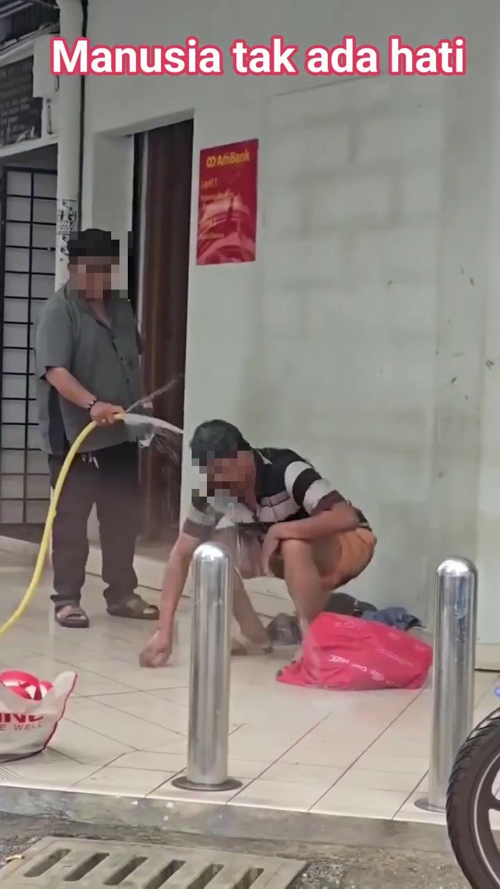 Buang Air Besar Atas Kasut Pelanggan, Sisi Lain Kisah Gelandangan Dilayan Buruk