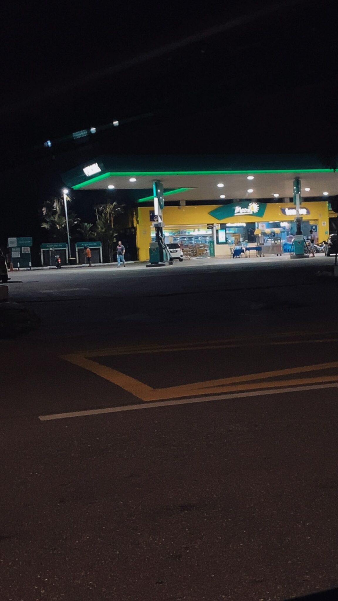 Berang Ibu Ditegur, Suami Tinggalkan Isteri & Bayi 4 Bulan Di Stesen Minyak