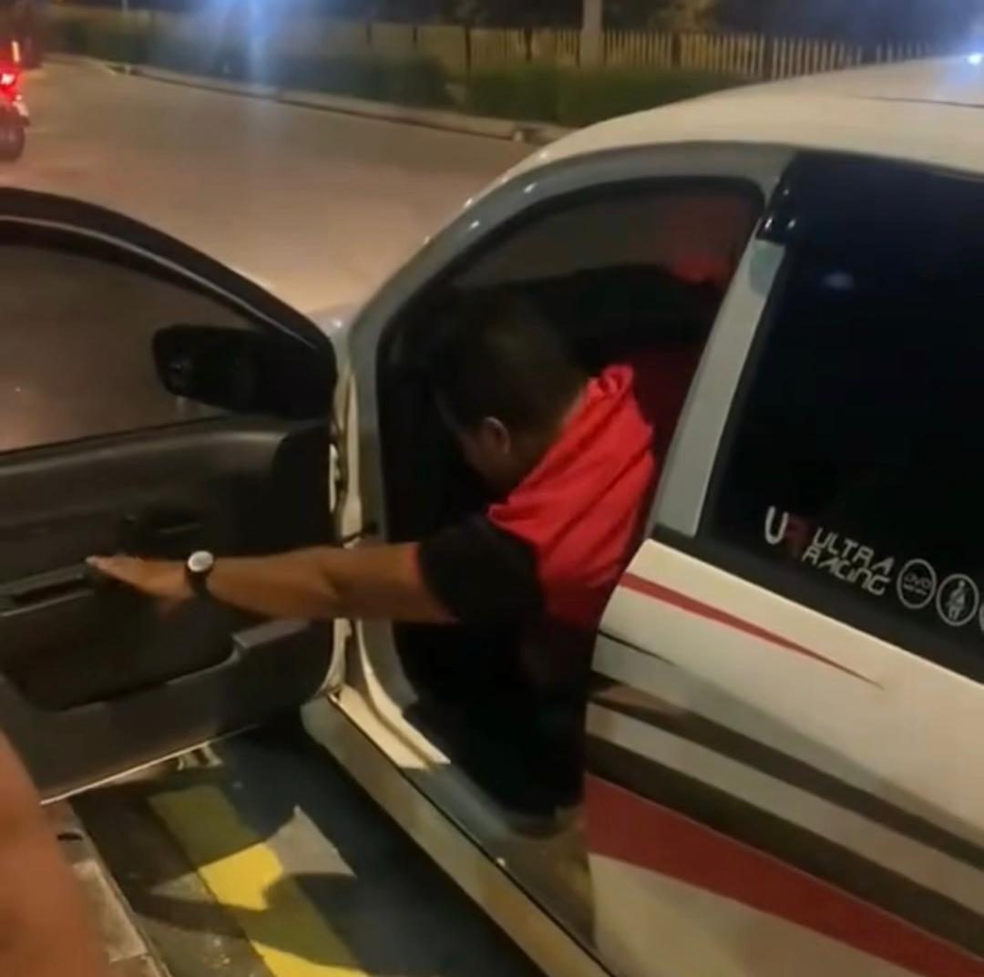 Wanita Minta Tolong Dalam Kereta, Tetapi Lelaki Bersamanya Suruh Mengucap