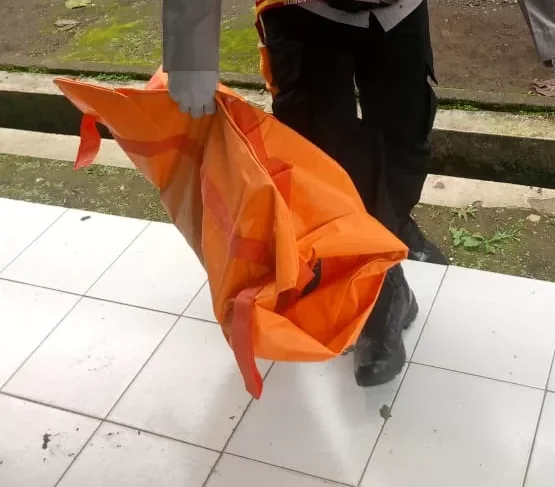 Cleaner Temui Lelehan Merah, Bayi Membusuk Ditemui Di Siling Tandas Sekolah
