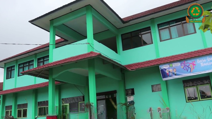 Cleaner Temui Lelehan Merah, Bayi Membusuk Ditemui Di Siling Tandas Sekolah