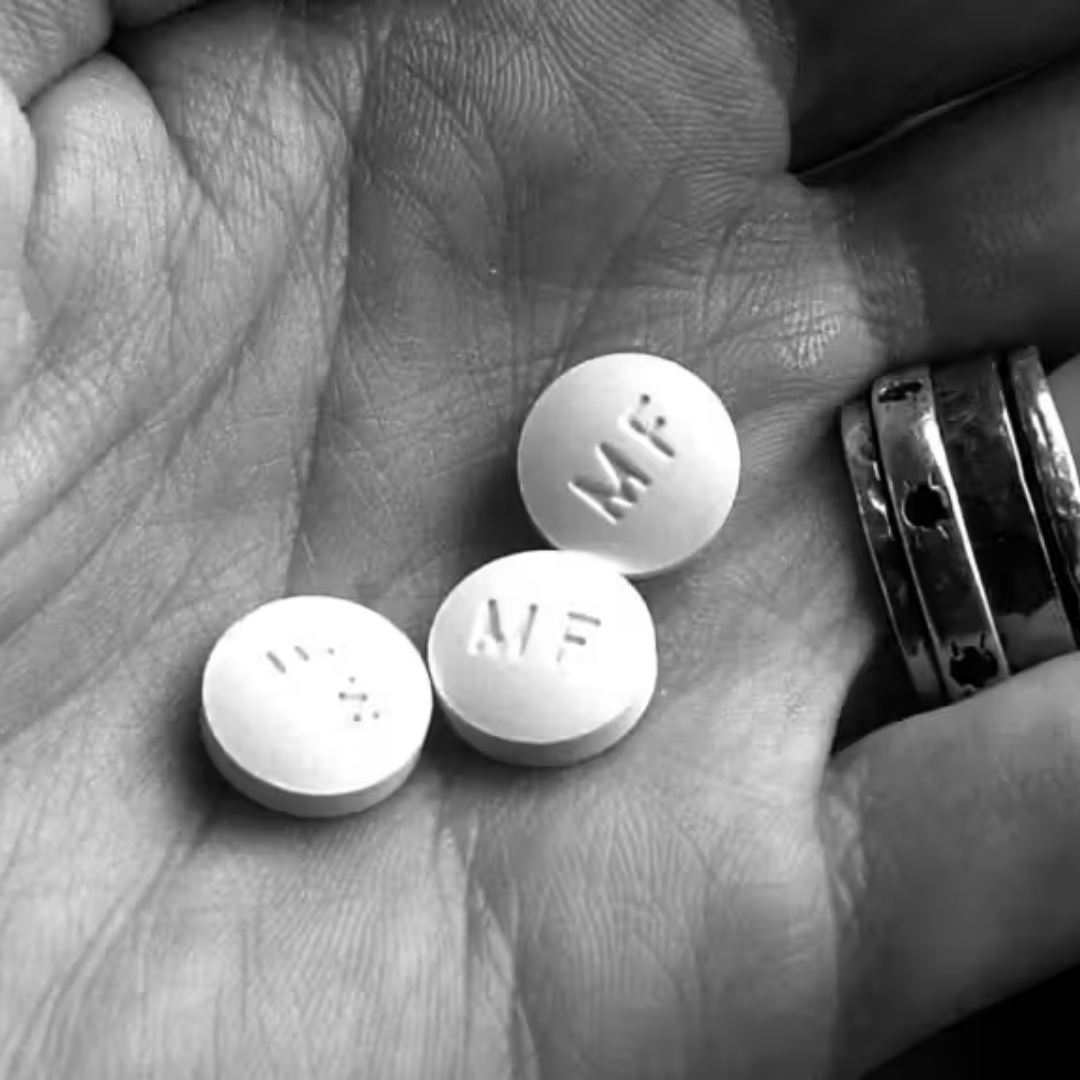 Doktor Sumbat Pil Gugur Dalam Mulut Teman Wanita Hamil Yang Sedang Tidur