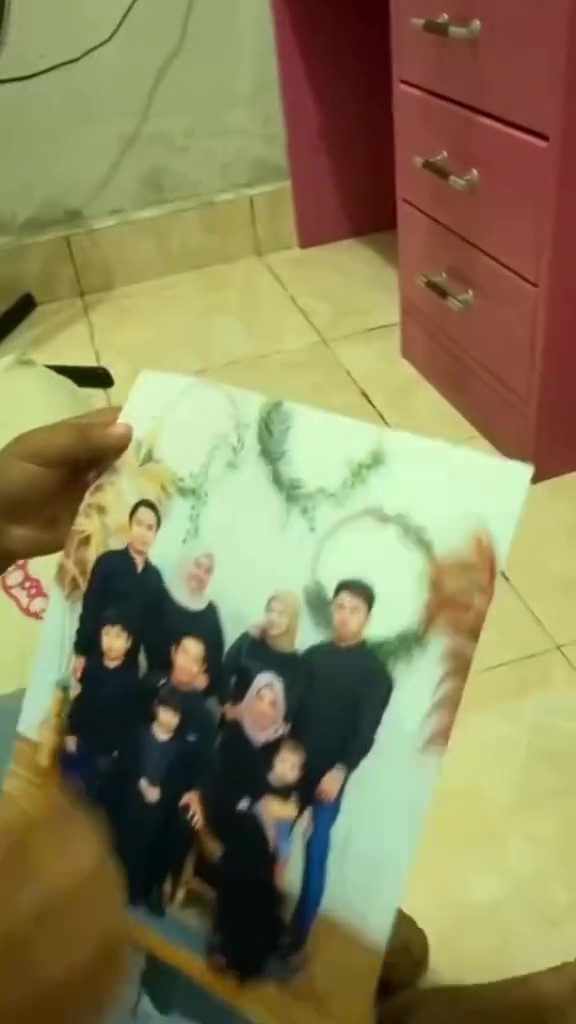 Ayah Diambil Wanita Lain, Anak Usap Gambar Keluarga, Pujuk Ibu Jangan Menangis