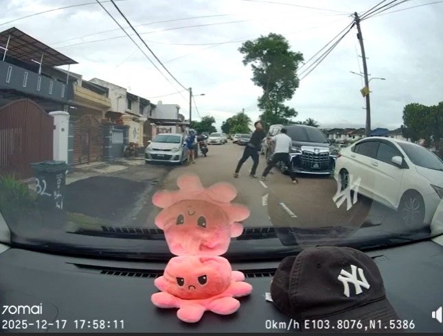 Alphard Masuk Longkang, Suami Dedahkan Hal Sebenar “Tak Boleh Tunggu 5 Saat Ke?”