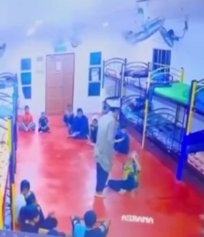 Rotan Bertalu-Talu Termasuk Leher, Warden Tahfiz Didakwa Bertugas Seperti Biasa