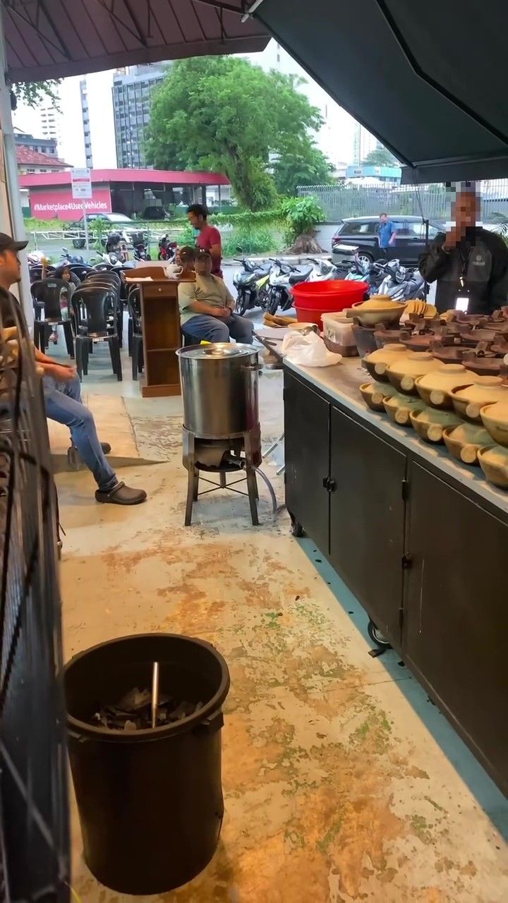 “Kau Halau Aku? Kurang Ajar!” Tuan Kedai Minta Pindah Meja, Food Rider Meradang