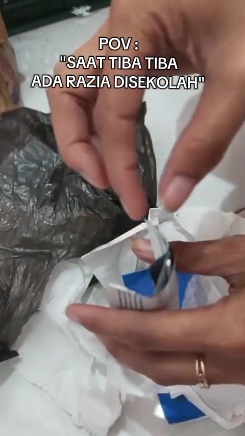 Buat Spotcheck Di Sekolah, Guru Terperanjat Temui ‘Pregnancy Test’ Hasil Positif