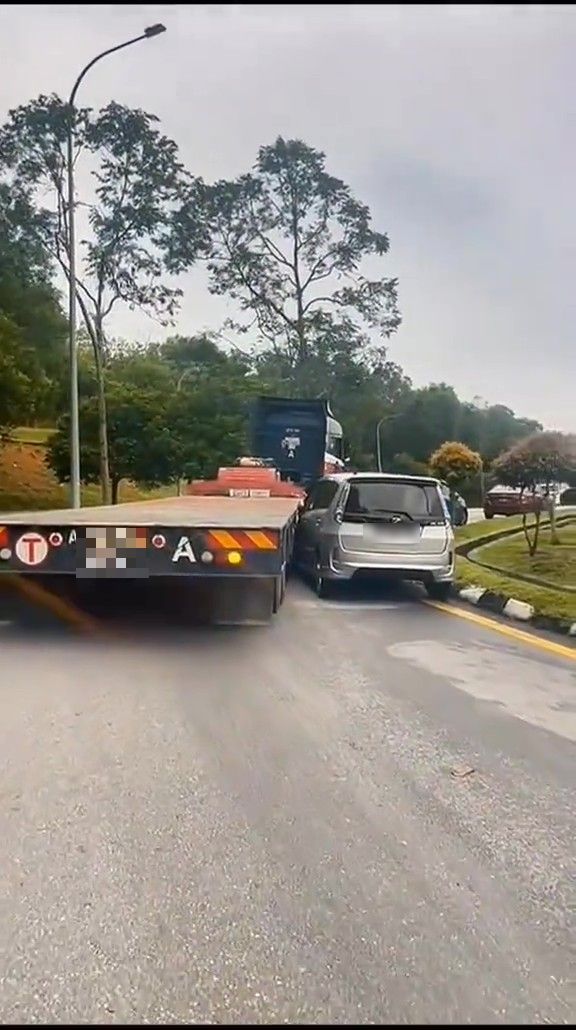 Isu Sagat Kereta : Pemandu Lori Bakal Kena Tindakan Kerana Rosakkan Harta Awam