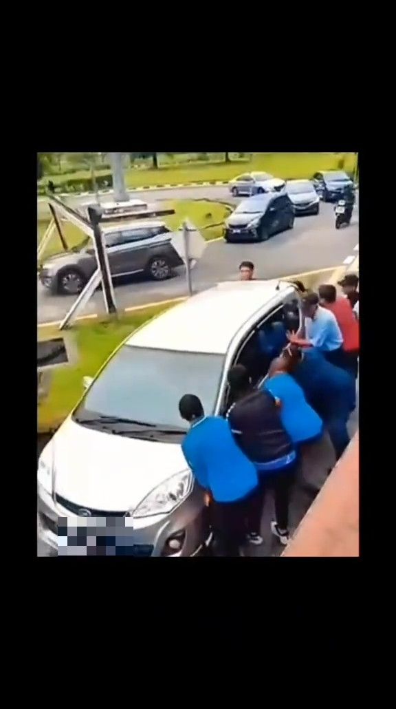 Parkir Di Laluan Kenderaan Berat, Hampir 1 Jam Tak Muncul, Lori ‘Sagat’ Kereta