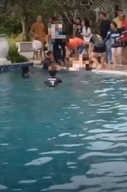 2 Beradik Kembar Ditemui Terapung Di Kolam Renang, Keluarga Tolak Post Mortem