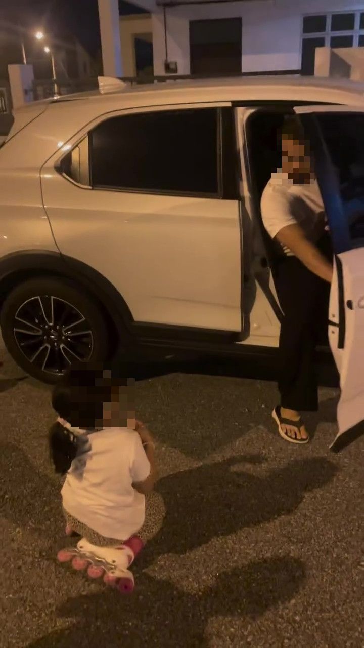 [GOMBAK] Lelaki Kasari Bekas Isteri & Tolak Anak Perempuan Depan Bini Baru