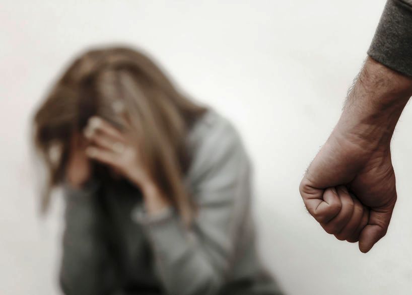 Kesan Czer Dikasari Suami, Isteri Selesai Mandikan Anak Ngesot Keluar Bilik Air