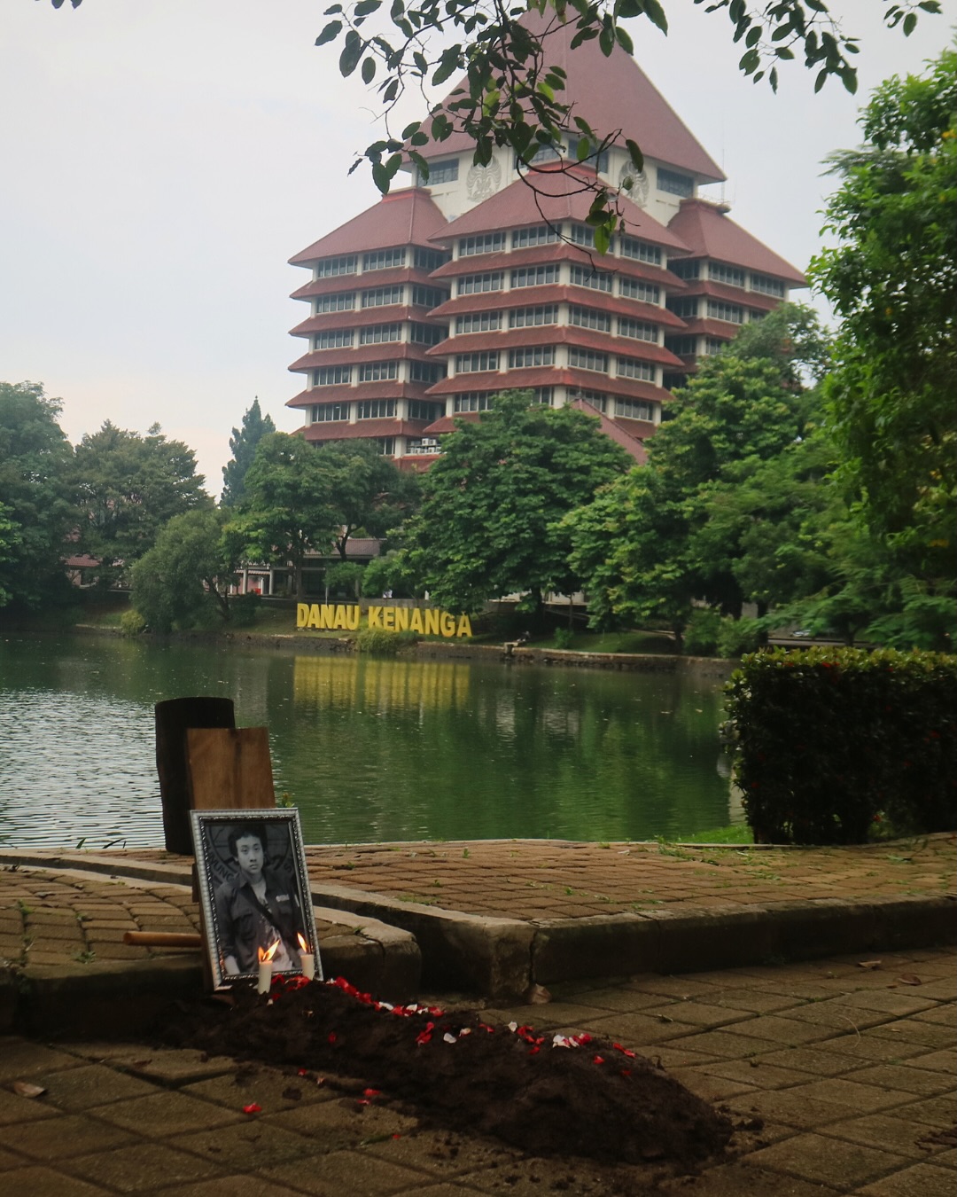 Mahasiswa Ditemui Mengembang Di Tasik Universiti, Beg Berisi 14KG Batu Bata