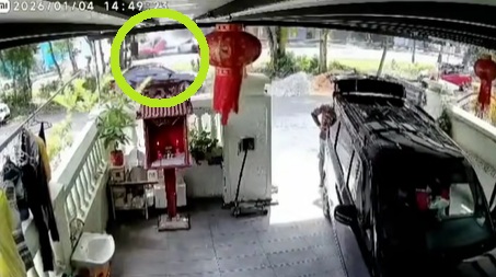 Nissan GT-R Laju Hilang Kawalan, 2 Meninggal Dalam Nahas Berdekatan Rumah Taman