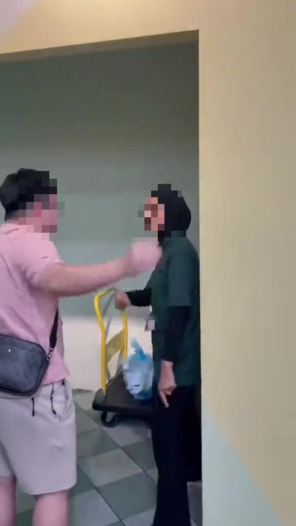 Bertengkar Di Pusat Arcade, Pelanggan Kesal Game Lumba Kereta Tiba-Tiba Ditutup