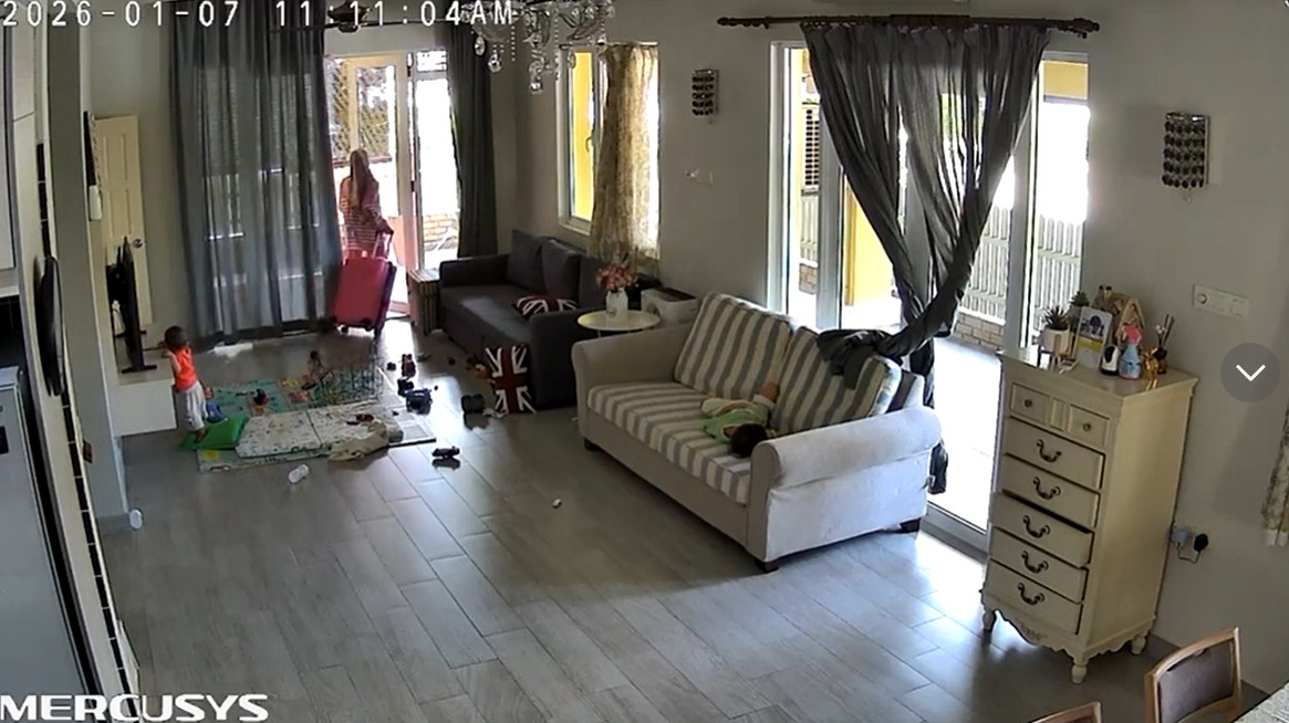 Lari Bawa Emas, Bibik Tinggal Anak Bos, Bayi Nangis 1 Jam, Budak Terlantar Demam