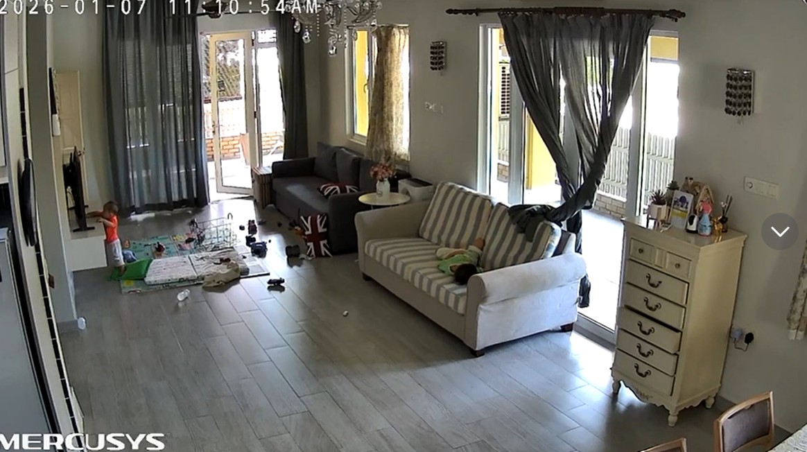 Lari Bawa Emas, Bibik Tinggal Anak Bos, Bayi Nangis 1 Jam, Budak Terlantar Demam