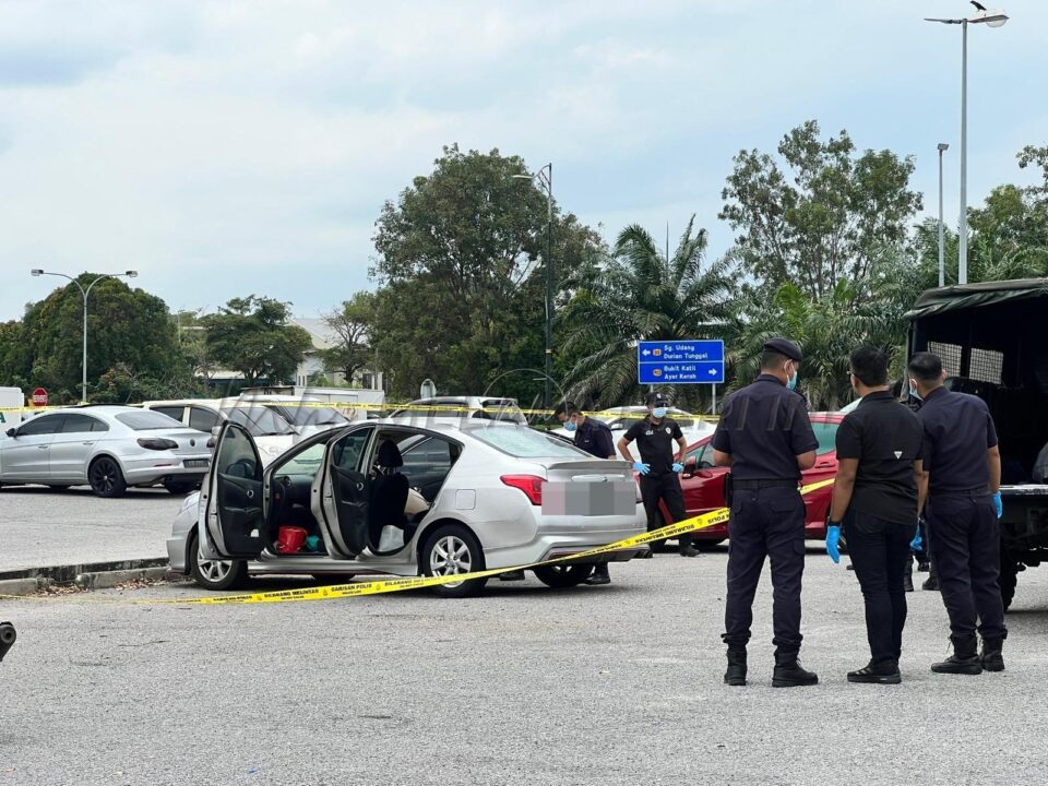 Lelaki Reput Dalam Kereta Di Melaka : Bekas Kaca Dengan Kesan Arang Ditemui