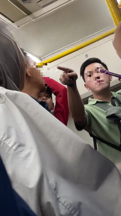 Cecair Menitis Ke Kaki Wanita Dalam Bas Awam, 2 Lelaki Songsang Puaskan Nafsu