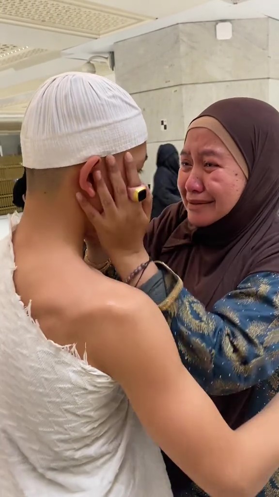 Anak Meninggal 3 Tahun Lalu, Wanita Hiba Terjumpa Insan Serupa Ketika Tawaf