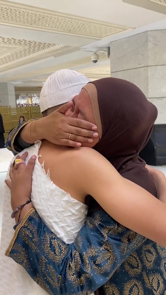 Anak Meninggal 3 Tahun Lalu, Wanita Hiba Terjumpa Insan Serupa Ketika Tawaf
