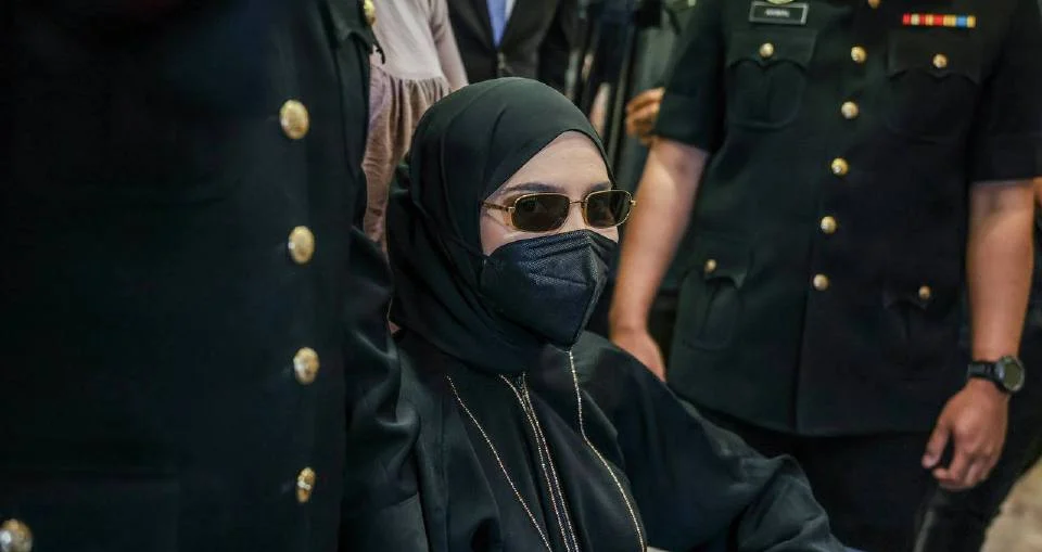 Isteri Ke-3 Bekas PTD, Salwani Anuar Dibenarkan Duduk Kerana Bisul Di Paha