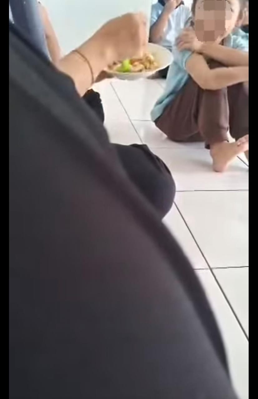 “Awak Ingat Awak Puteri? Nganga Mulut!” Guru Tonyoh Mulut Murid Enggan Makan