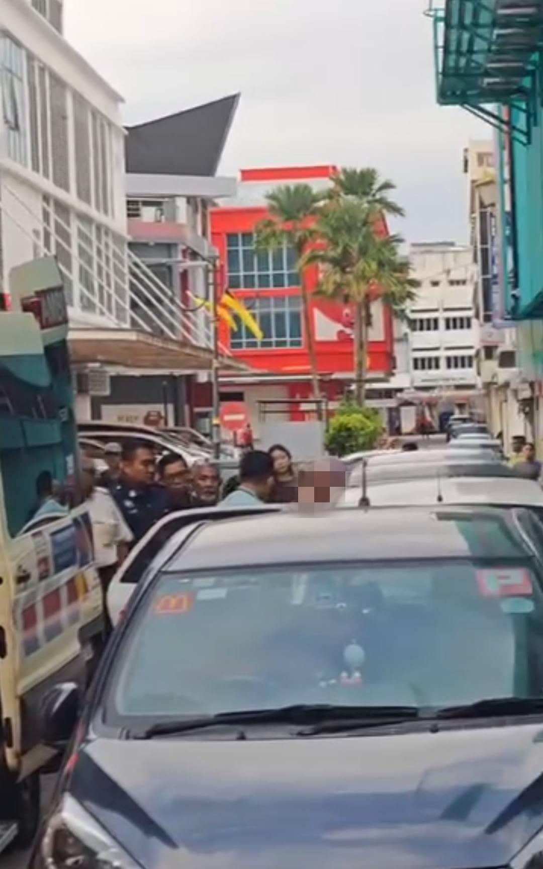 Anak Tertinggal 9 Jam Dalam Kereta, Ibu Terlupa Hantar Ke Pengasuh