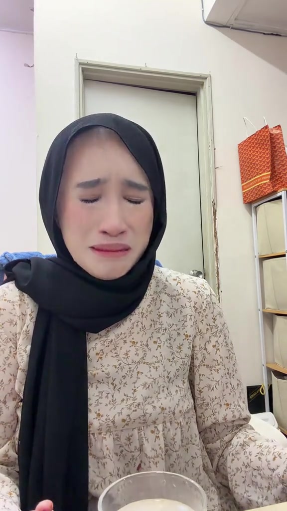 Penat Hadapi Isu Dengan Bekas Suami, Nurin Telan 30 Biji Pil, Kini Di Zon Merah