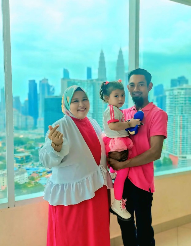 “Kami Takkan Maafkan Doktor” – Anak Sihat Kini Jadi OKU Setelah Hidap Meningitis