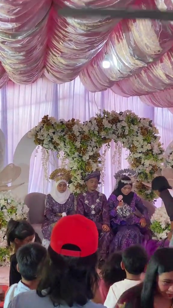 Baru Berusia 20-an, Suami Bawa 2 Isteri Bersanding Serentak Di Pelaminan