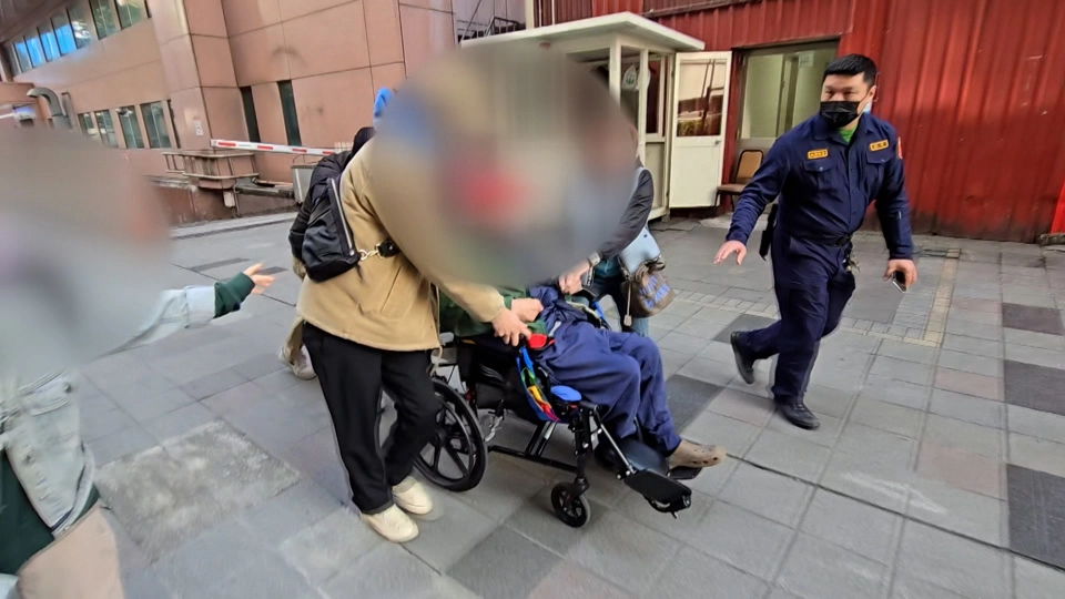 Bapa Umur 102 Ada Aset RM97 Juta Kahwin Senyap-Senyap, Anak Rebut Luar Hospital