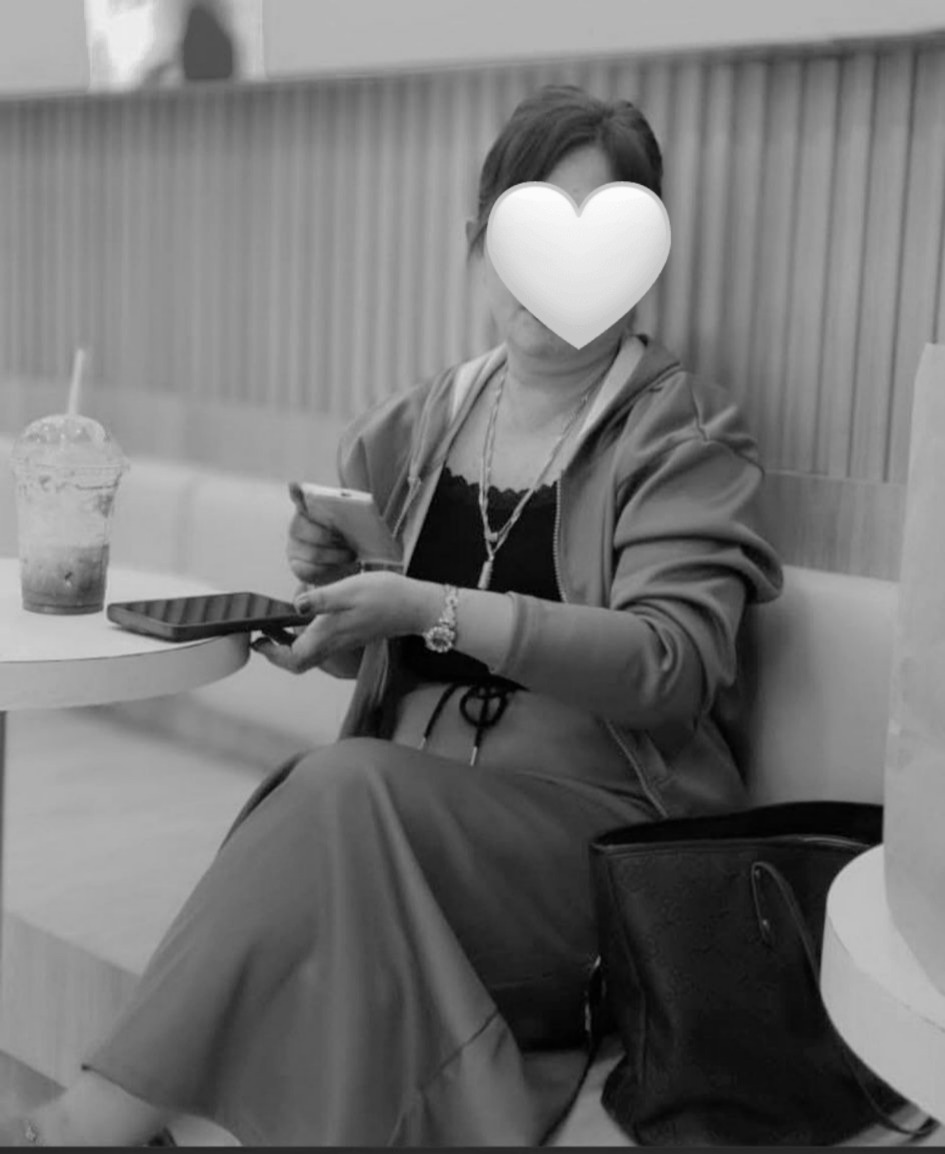 Anak Ternampak Gambar Tangan Orang Di Facebook Story, Rupanya Tangan Milik Ibu