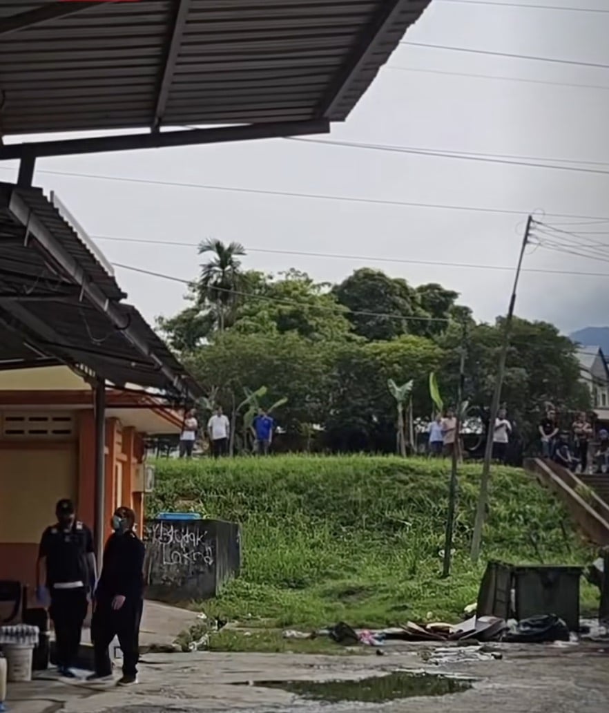 Anak Ternampak Gambar Tangan Orang Di Facebook Story, Rupanya Tangan Milik Ibu