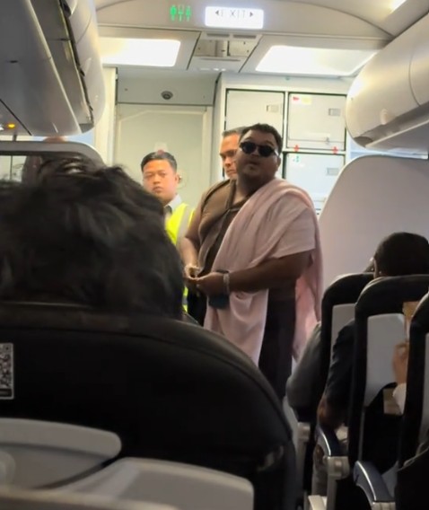 Penerbangan Delay 6 Jam, Suami Isteri & Bayi Ditinggal Selepas Terlambat 5 Minit