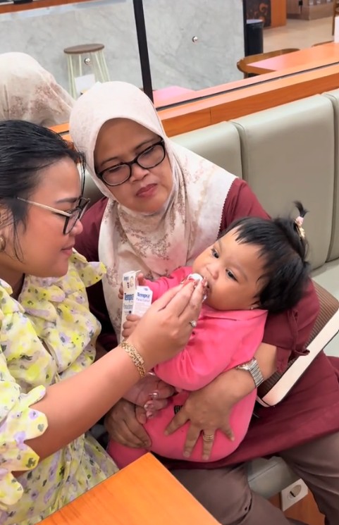 Penerbangan Delay 6 Jam, Suami Isteri & Bayi Ditinggal Selepas Terlambat 5 Minit