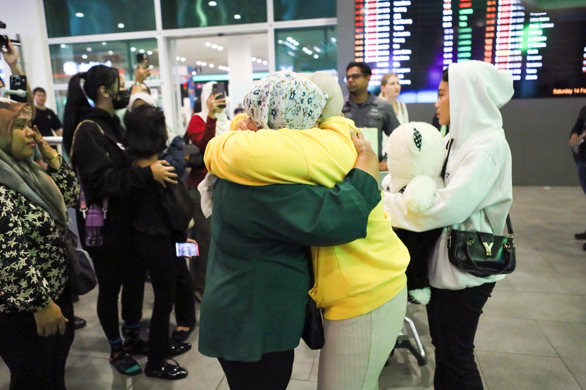 Suami Kahwin Lain, 18 Tahun Terkandas Di Lombok, Wanita Selamat Dibawa Pulang