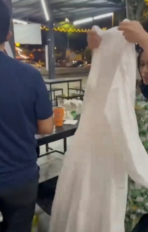 Wanita Curi Baju Raya Saat Staf Berbuka Dicekup “Allahuakhbar, Ini Saya Belilah”