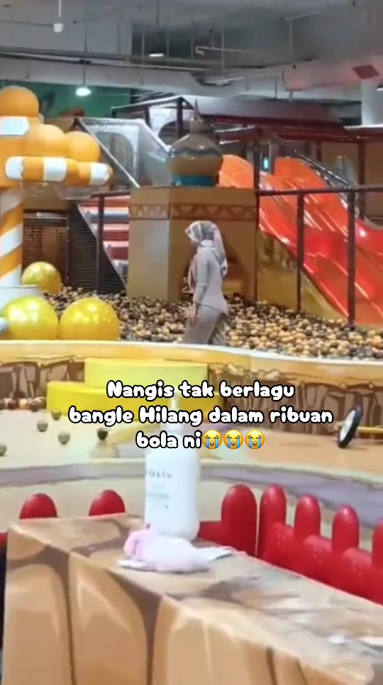 “Staf Tak Dapat Tolong” – Bangle RM12,000 Lebih Hilang Di Indoor Playground