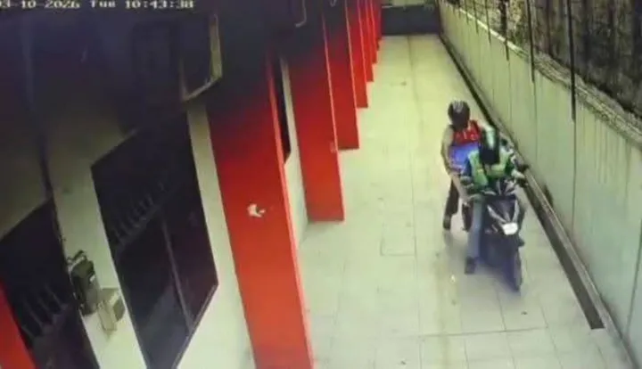Rakaman CCTV Di Hotel OYO, 2 Pelaku Angkut Storage Box Berisi Tubuh Gadis Muda