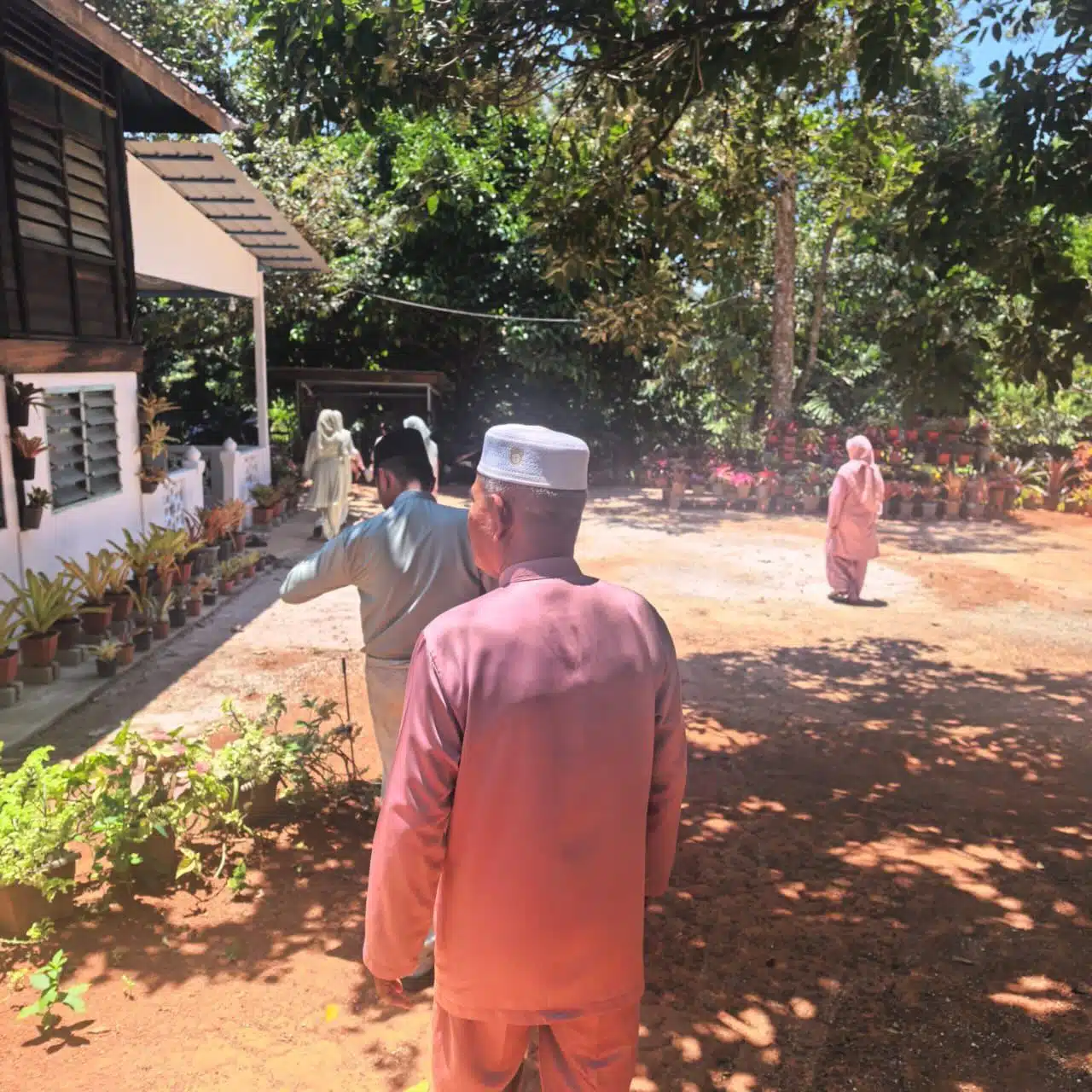 Anak Hidupkan Kemenyan Elak Bau Busuk, Tamat Hayat Diri Sewaktu Rumah Dikepung