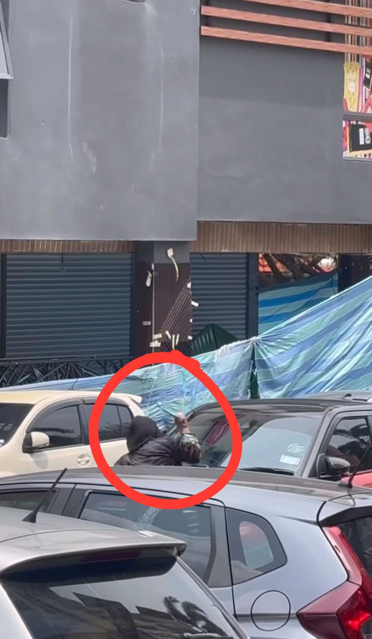 Wanita Mohon Maaf Rosakkan Ativa Double Park – “Tak Tahu En Mohamad Dari Mesir”