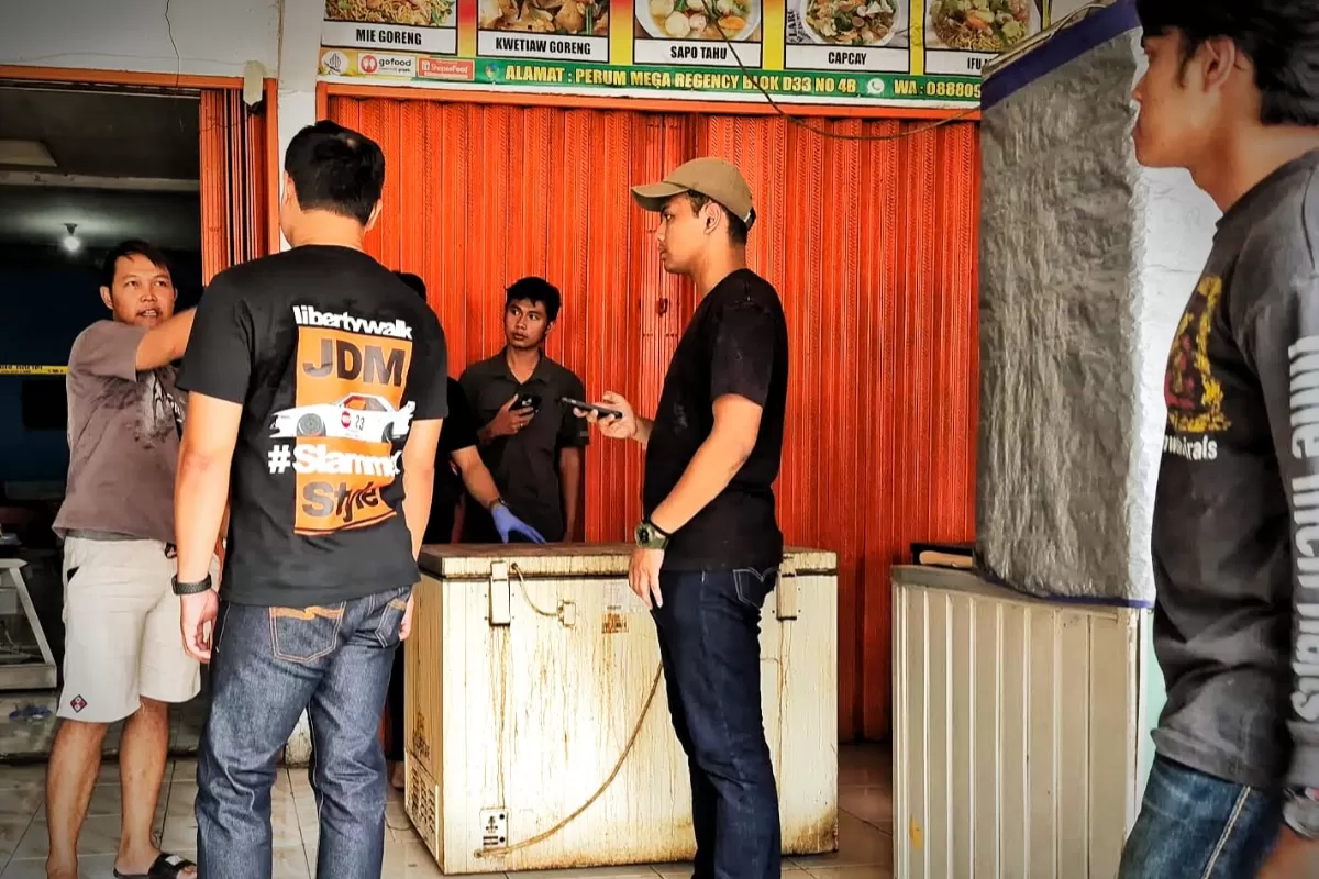 Pekerja Kedai Ayam Geprek Disumbat Dalam Freezer : Enggan Ikut Curi Kereta Bos