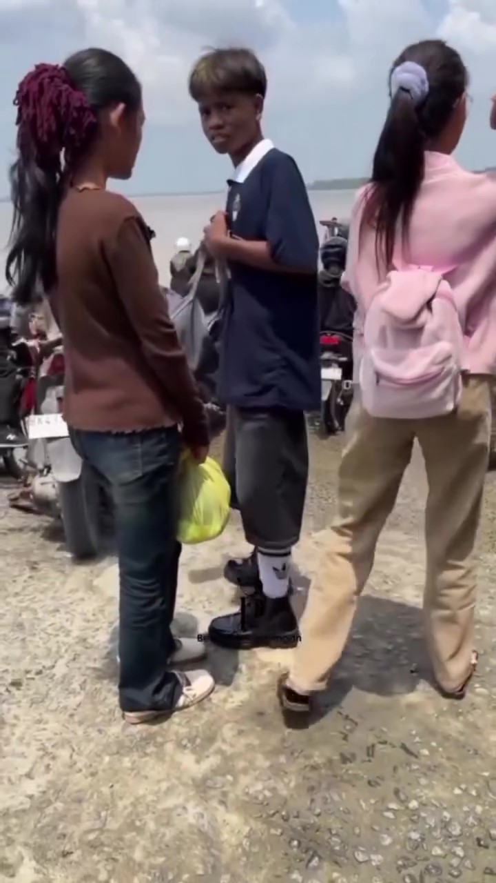 Gadis Minta Maaf Isu Ejek Outfit Kampung – “Video Itu Dirakam Oleh Sepupu Saya”