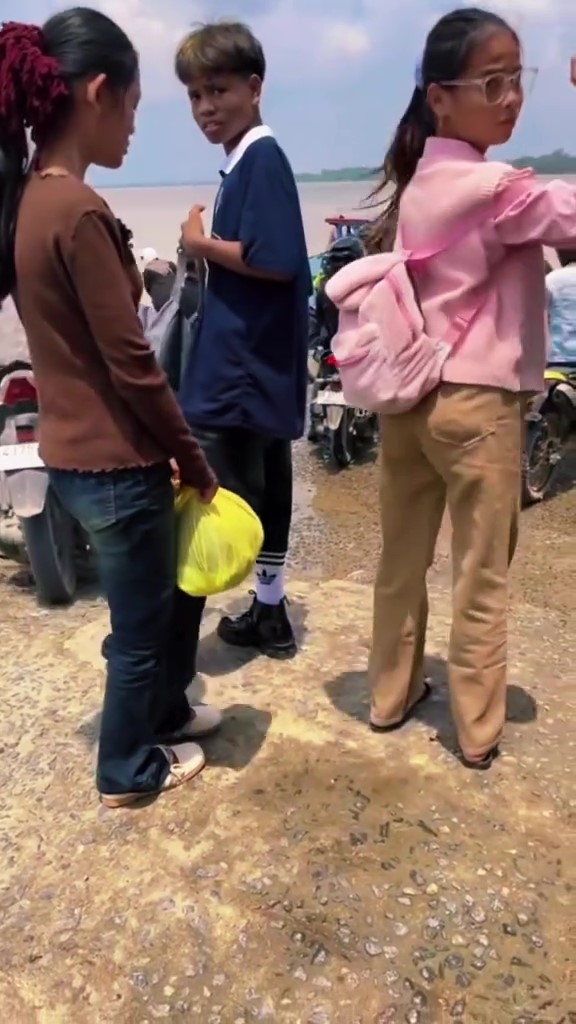 Gadis Minta Maaf Isu Ejek Outfit Kampung – “Video Itu Dirakam Oleh Sepupu Saya”